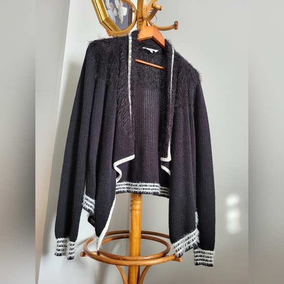 CANDIE'S | Black & White Shrug Sweater Size L - Picture 14 of 14